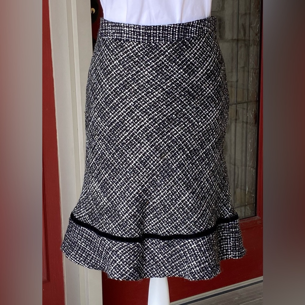 GAP Black Flounce Skirt with Velvet trim. Size 1